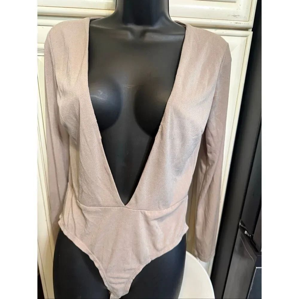 Charlotte Russe Women's Plunge Long Sleeve Bodysuit Beige Medium
